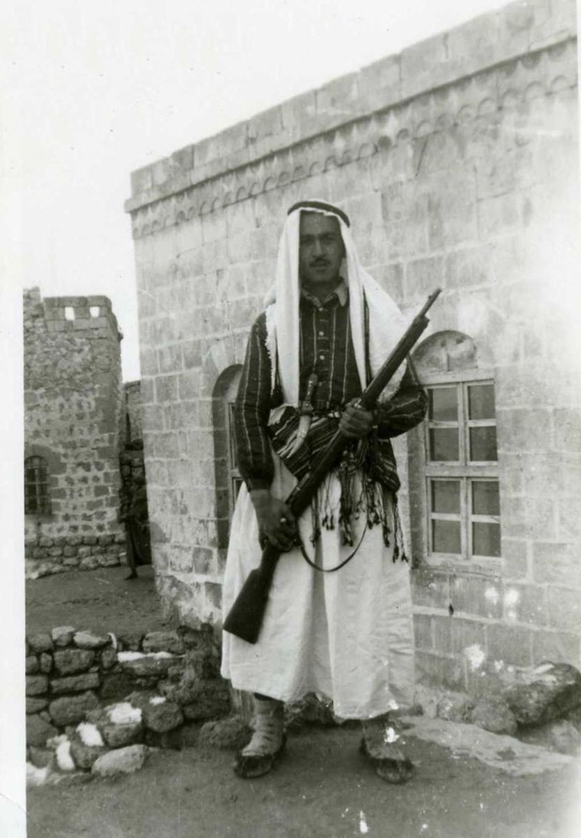 Yerel kıyafetiyle Mahalmi Arabı. (Tarih 1948)